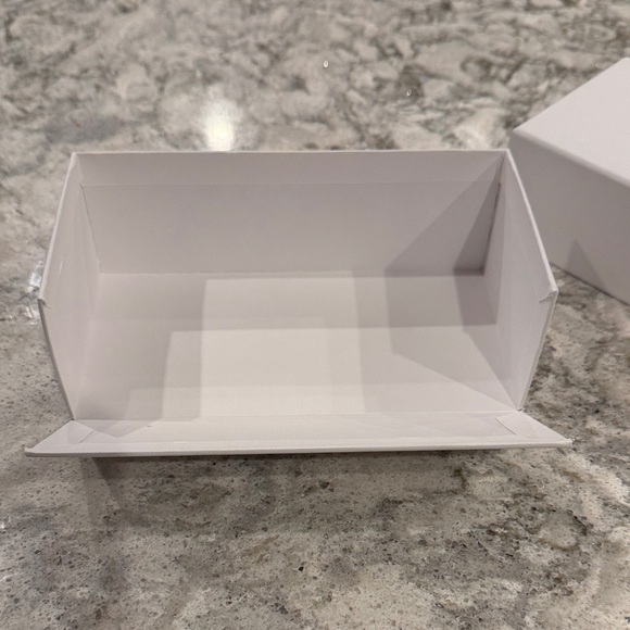 Van Cleef & Arpels Elegant White Box - Picture 2 of 5